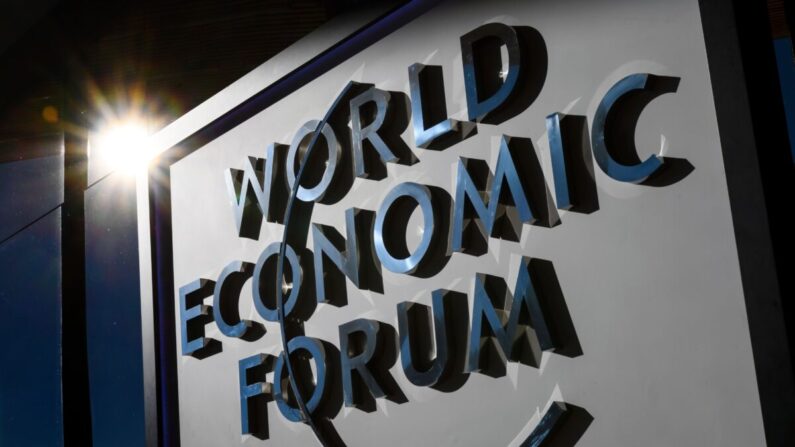 Una señal del Foro Económico Mundial en Davos, Suiza, el 20 de enero de 2017. (Fabrice Coffrini/AFP a través de Getty Images)