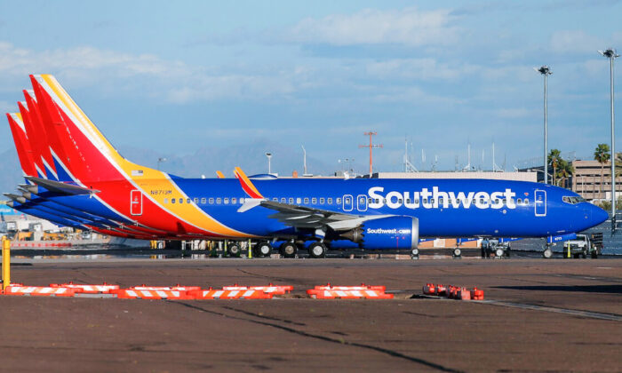 Grupo de aviones Boeing 737 MAX 8 de Southwest Airlines en la pista del Aeropuerto Internacional Phoenix Sky Harbor en Phoenix, Arizona, el 13 de marzo de 2019. (Ralph Freso/Getty Images)