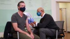 Gobernador de California no aparece en público desde que recibió la vacuna de refuerzo hace 11 días