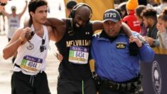 ¡Inspirador!: Competidores ayudan a corredor que se desploma a 200 m de la meta en Maratón de NY
