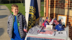 Niño de 8 años quiere que la escuela celebre el Día de los Veteranos
