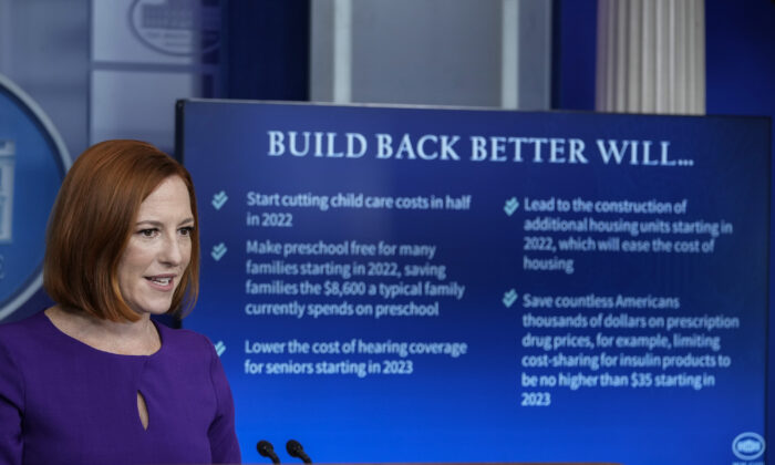 La secretaria de Prensa de la Casa Blanca, Jen Psaki, habla durante la conferencia de prensa diaria en la Casa Blanca el 12 de noviembre de 2021. (Drew Angerer/Getty Images)