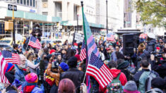 Protestas mundiales: Manifestantes de NY rechazan orden de vacunas e intentos de bloqueo a exenciones