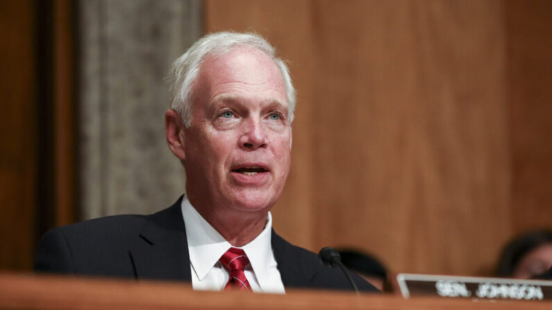 El senador Ron Johnson (R-Wis.) durante un Comité de Seguridad Nacional del Senado en Washington en una fotografía de archivo. (Charlotte Cuthbertson/The Epoch Times)