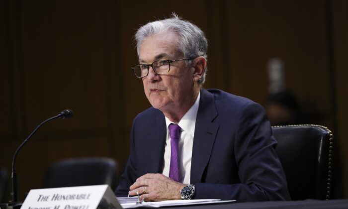 El presidente de la Reserva Federal de Estados Unidos, Jerome Powell, en el Hart Senate Office Building, en Washington, el 28 de septiembre de 2021. (Kevin Dietsch/Getty Images)