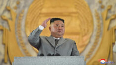 Kim Jong Un reaparece en público por primera vez en más de un mes