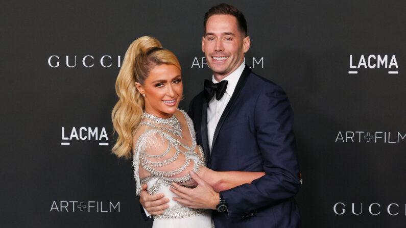 Paris Hilton y Carter Reum asisten a la 10ª GALA anual LACMA ART+FILM presentada por Gucci en el Museo de Arte del Condado de Los Ángeles el 06 de noviembre de 2021 en Los Ángeles, California. (Kevin Winter/Getty Images)