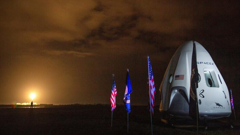 Registro general del despegue de un cohete Falcon 9 de SpaceX, con la nava Endurance, desde el Centro Espacial Kennedy de Cabo Cañaveral (Florida, EE.UU.). EFE/Cristóbal Herrera