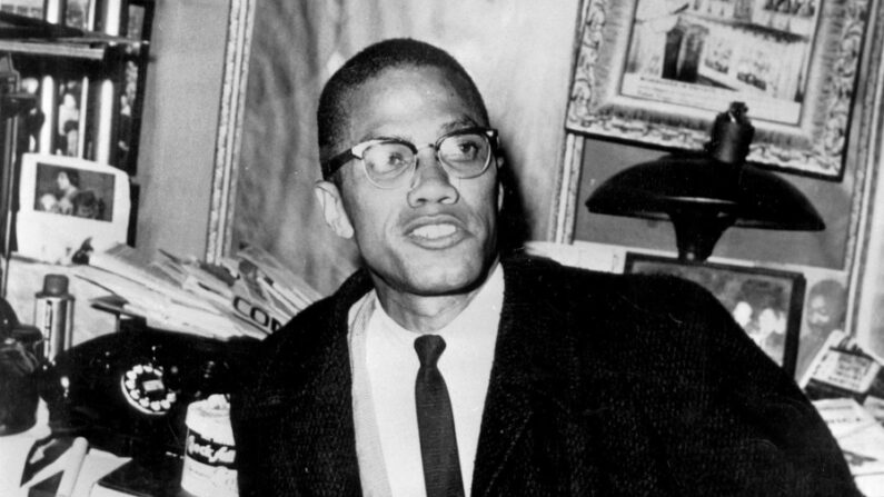 Malcom X, líder del movimiento de los Musulmanes Negros, en una fotografía de archivo. EFE