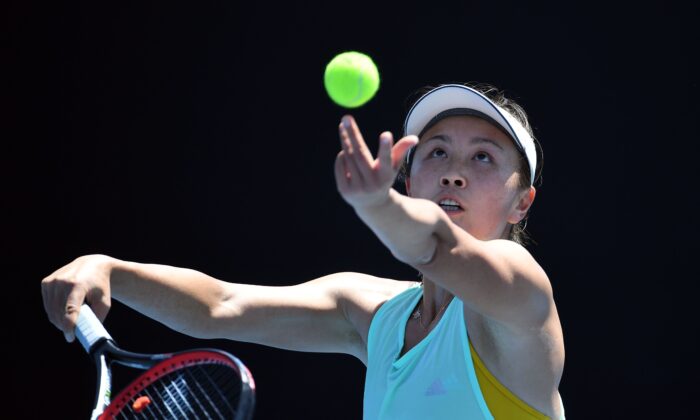 Peng Shuai de China entrena antes del Abierto de Australia, en Melbourne, el 13 de enero de 2019. (William West/AFP a través de Getty Images)