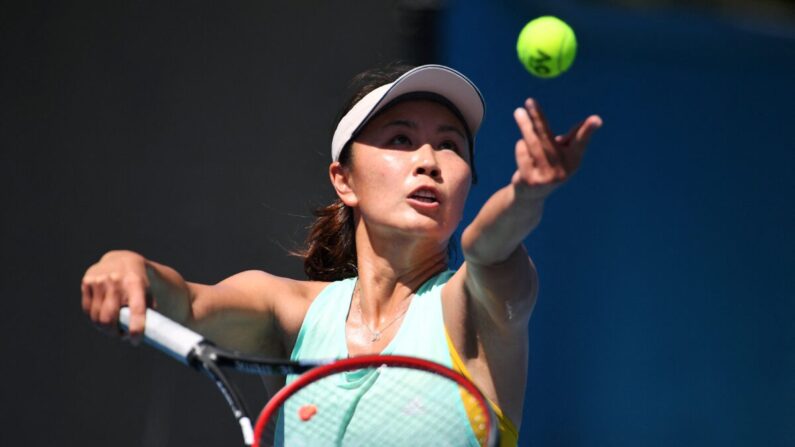 Shuai Peng de China durante una sesión de práctica antes del torneo de tenis Australia Open en Melbourne el 13 de enero de 2019. (William West/AFP vía Getty Images)