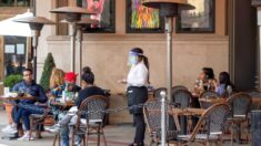 Los Ángeles prohíbe a restaurantes ofrecer servilletas y cubiertos de plástico