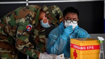 Ejército chino impulsa “diplomacia de las vacunas” de Beijing a ejércitos extranjeros