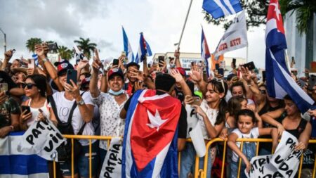 Cantante de «Patria y Vida» viaja a Miami a los Latin Grammy para pedir la «libertad de todos los cubanos»