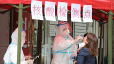 COVID-19 sigue propagándose en China: algunos residentes comienzan a hacer compras de pánico