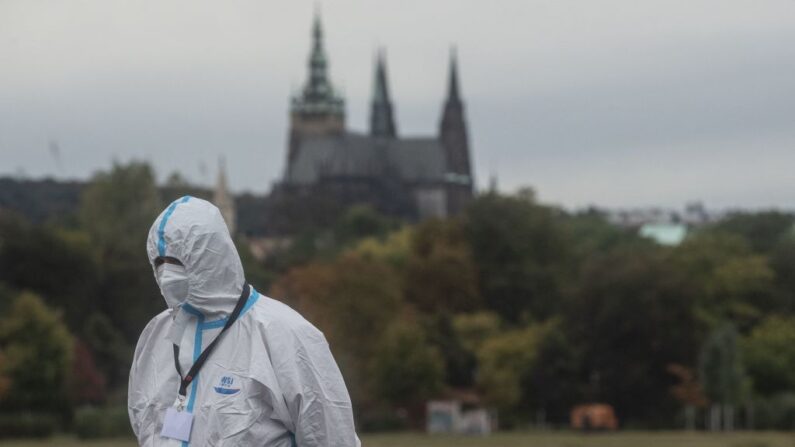 La República Checa decretó este jueves 25 de noviembre de 2021 el estado de emergencia a partir de la medianoche de este jueves y por 30 días, con el fin de frenar el crecimiento exponencial de infecciones de covid-19, después registrarse ayer miércoles un récord de contagios. (Michal Cizek/AFP vía Getty Images)