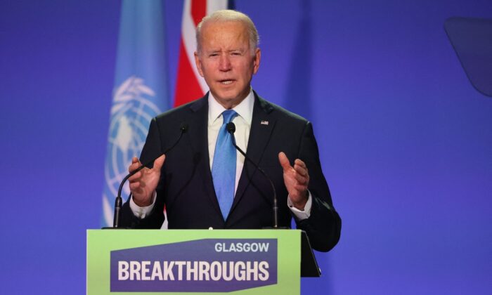 El presidente Joe Biden durante una sesión de la COP26, en Glasgow, Escocia, el 2 de noviembre de 2021. (Jeff J Mitchell/Getty Images)