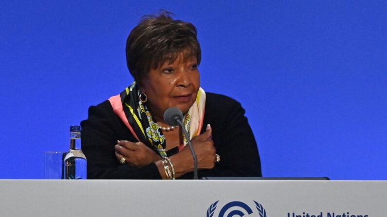 La presidenta del Comité de Ciencia de la Cámara de Representantes de EE. UU., Eddie Bernice Johnson, asiste a una sesión durante la Conferencia sobre el Cambio Climático de la ONU COP26 en Glasgow el 9 de noviembre de 2021. (Foto de PAUL ELLIS/AFP vía Getty Images)
