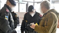 Policía revisa a 15,000 personas durante primer día de “confinamiento de los no vacunados” en Austria