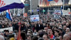 Decenas de miles de personas protestan en Croacia contra las restricciones por covid-19