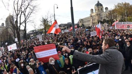 Parlamento austriaco vota a favor de orden de vacunación contra COVID-19 para todos los adultos