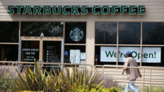 Empleado de Starbucks que dio positivo en prueba de hepatitis A podría haber expuesto a miles de personas
