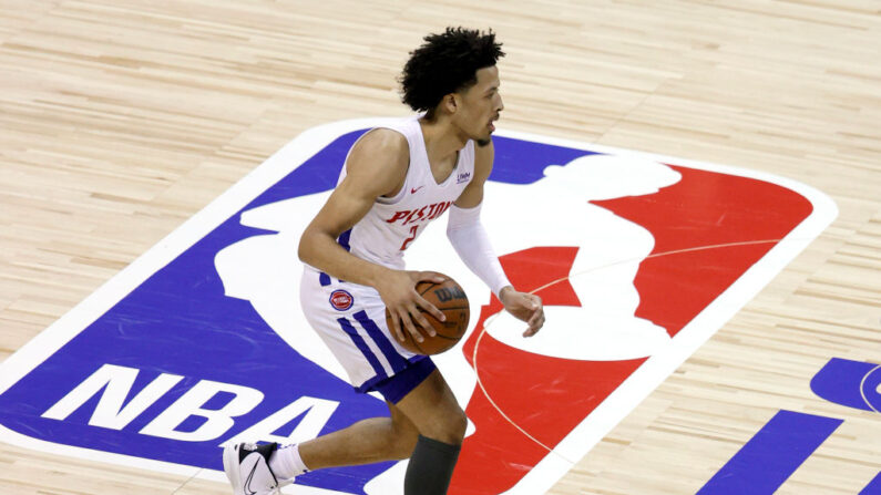 Cade Cunningham #2 de los Detroit Pistons contra los New York Knicks durante la Liga de Verano 2021 de la NBA en el Thomas & Mack Center el 13 de agosto de 2021 en Las Vegas, Nevada. (Ethan Miller/Getty Images)