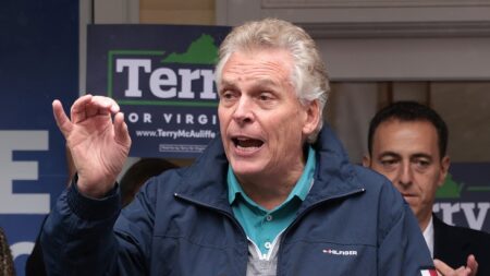 «No es el resultado que esperábamos»: McAuliffe reconoce derrota frente a Youngkin en Virginia