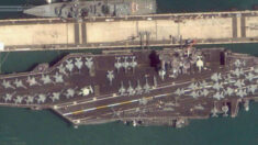 China usa maquetas de portaaviones de EE.UU. como blanco de entrenamiento, según fotos satelitales