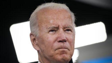 Grandes gupos de empresas privadas expresan su descontento con orden de vacunación anti COVID-19 de Biden