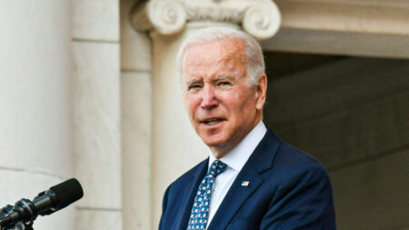 EE.UU. debe ayudar a «acabar con él en todo el mundo», dice Biden sobre COVID-19