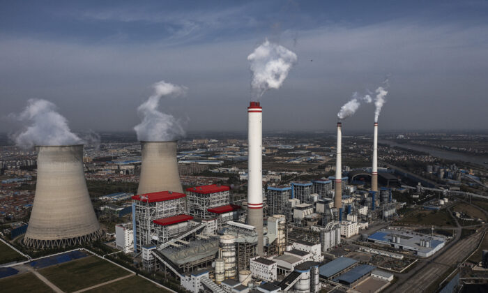 Una vista aérea de la central eléctrica de carbón el 11 de noviembre de 2021 en Hanchuan, provincia de Hubei, China.(Getty Images)
