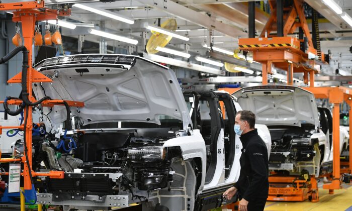 Una fábrica de General Motors en Detroit (Michigan) el 17 de noviembre de 2021. (Mandel Ngan/AFP vía Getty Images)