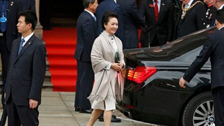 Nuevas apariciones de esposa de Xi Jinping despiertan especulaciones sobre su participación política