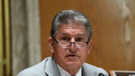 Manchin reitera su oposición al proyecto de ley de gastos de Biden por temor a la inflación