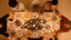 Guía de una anfitriona para la época navideña: 3 reglas para una cena memorable y sin estrés