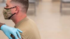 Soldados estadounidenses que se nieguen vacunarse contra COVID-19 recibirán un castigo