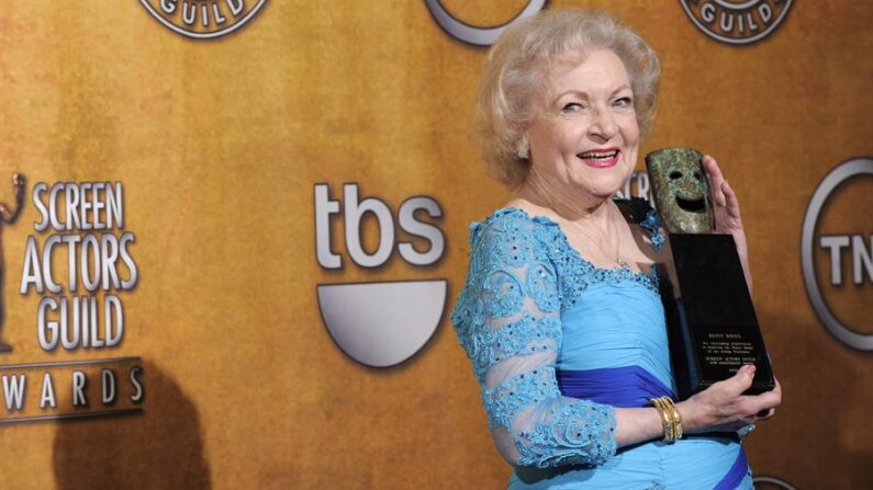 Imagen de archivo de la actriz estadounidense Betty White. EFE/Paul Buck
