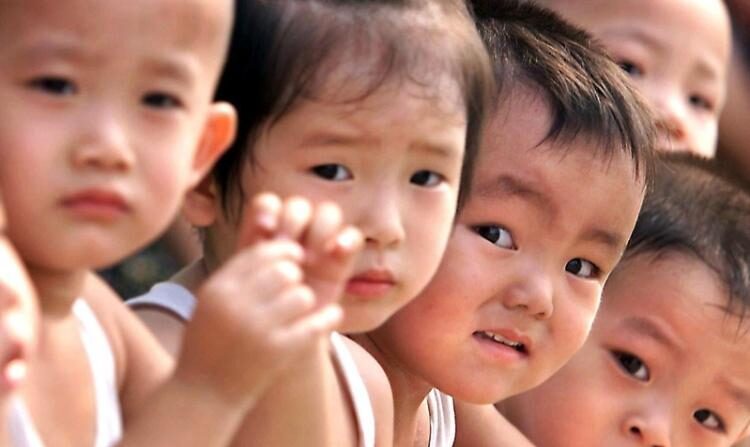 Los resultados del último censo de China muestran un envejecimiento de la población y un descenso de la proporción de recién nacidos. (Getty Images)