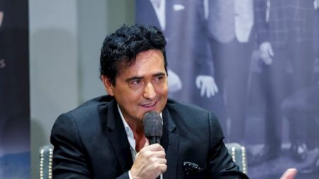 Muere Carlos Marín, cantante de Il Divo, a los 53 años a causa de la COVID-19