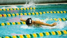 Funcionaria de natación de EE.UU. renuncia a su puesto dado que nadador trans compite contra mujeres