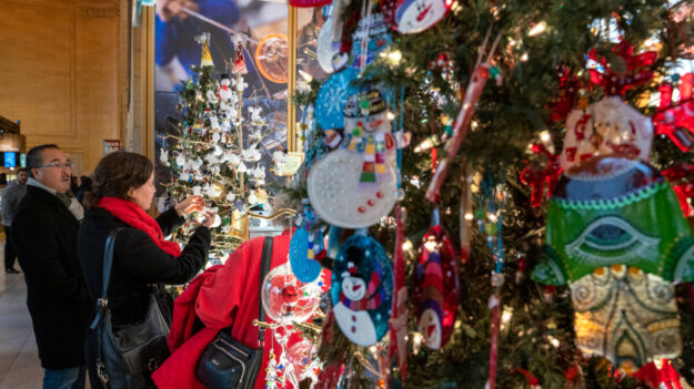 Minoristas de EE.UU. prevén ventas récord de más de 900,000 millones en temporada navideña