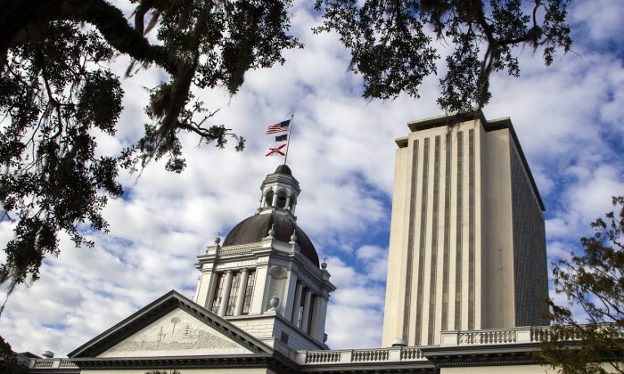 Una vista del edificio histórico del Antiguo Capitolio del Estado de Florida, que se encuentra frente al actual Nuevo Capitolio en Tallahassee (Florida), el 10 de noviembre de 2018. (Mark Wallheiser/Getty Images)