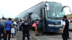 Trasladan a miles de haitianos del campamento de Tapachula a distintos destinos de México