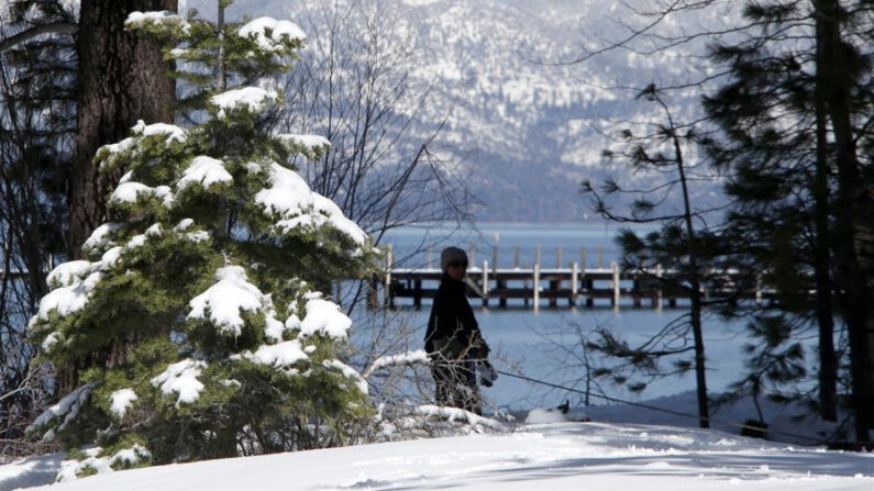 Fotografía de archivo que muestra los estragos de una nevada en Tahoe City, California (EE.UU.). EFE/EPA/Mike Nelson