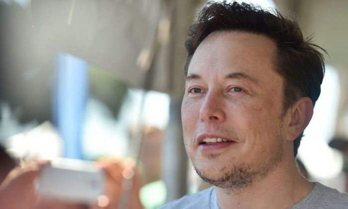 El fundador de SpaceX, Tesla y The Boring Company, Elon Musk, asiste a la Competencia 2018 de SpaceX Hyperloop Pod en Hawthorne (California) el 22 de julio de 2018. (Robyn Beck/AFP/Getty Images)