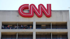 Productor renunció el mismo día en que aparecieron acusaciones de posible abuso infantil: CNN