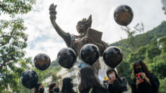 Artista hongkonés habla tras remoción de monumentos contra la Masacre de Tiananmen en universidades