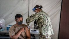 Militares expulsados por negarse a la vacuna contra COVID piden que eleven de grado su dada de baja
