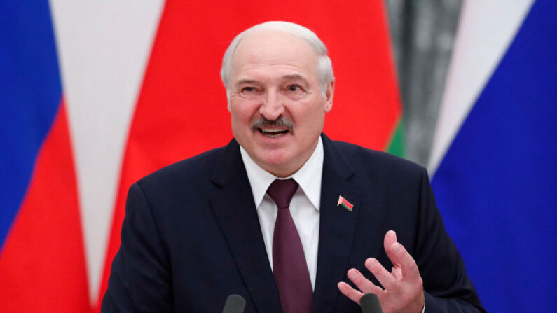 El líder bielorruso Alexandr Lukashenko habla durante una rueda de prensa con el presidente ruso tras sus conversaciones en el Kremlin en Moscú (Rusia) el 9 de septiembre de 2021. (Shamil Zhumatov/POOL/AFP vía Getty Images)
